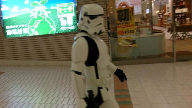 Stormtrooper Surrounded By Japanese Police After Murderous Tweet