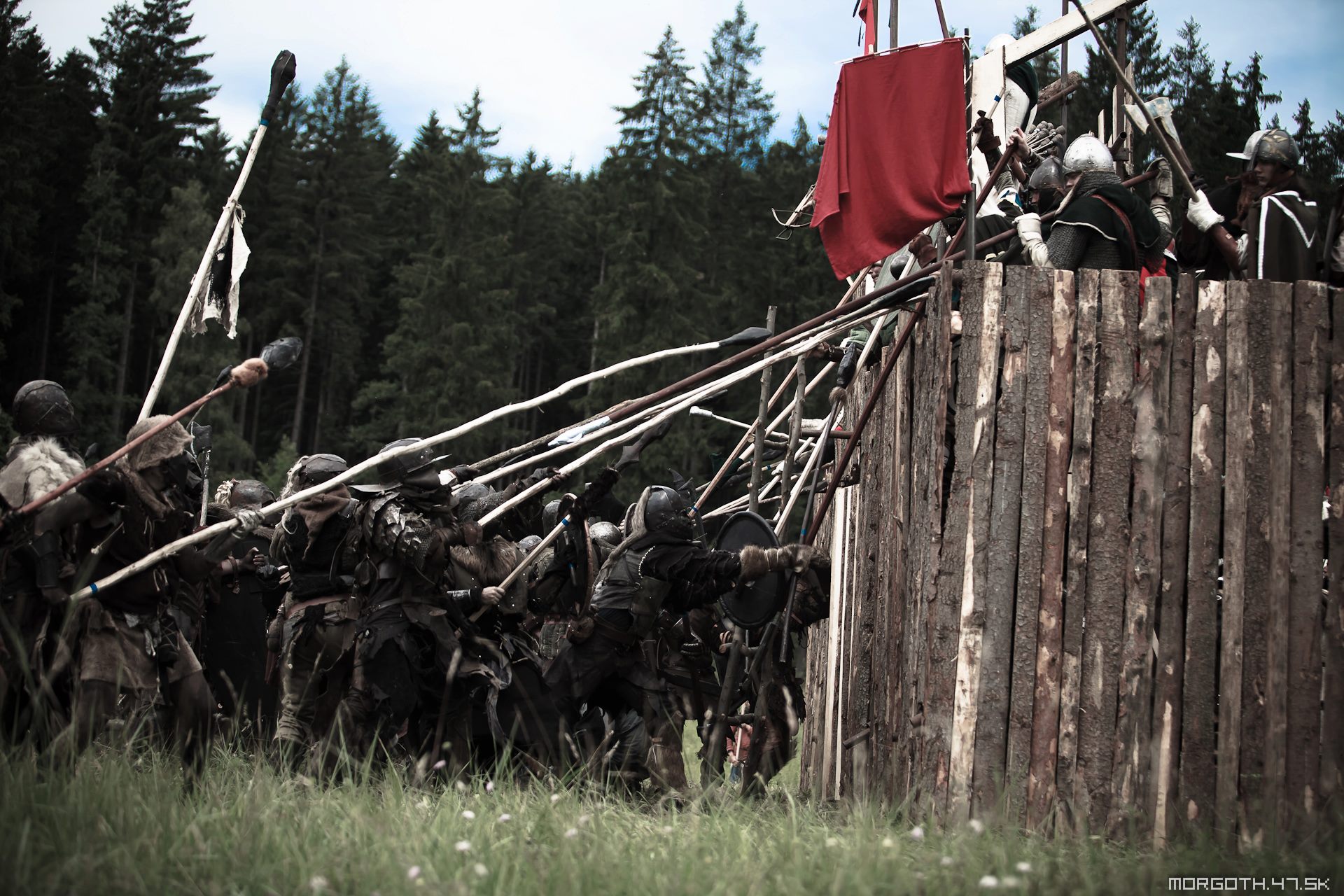 Mad Europeans Re-Enact Lord Of The Rings Battles In Full Armour