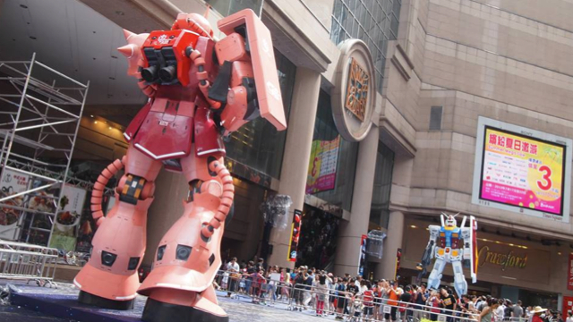 Giant Mobile Battle Suits Overrun Hong Kong
