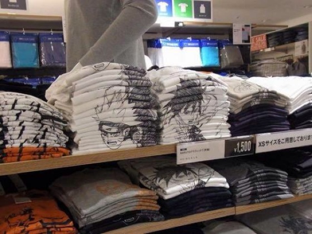 Uniqlo Folds T-Shirts Better Than You Do