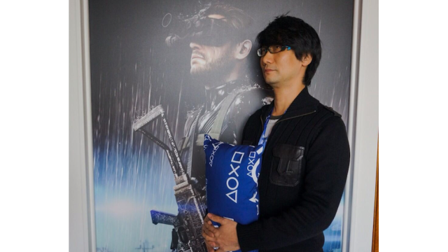 ​Apparently Hideo Kojima Loves The PS4 Pillow, Too