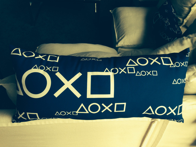​Apparently Hideo Kojima Loves The PS4 Pillow, Too