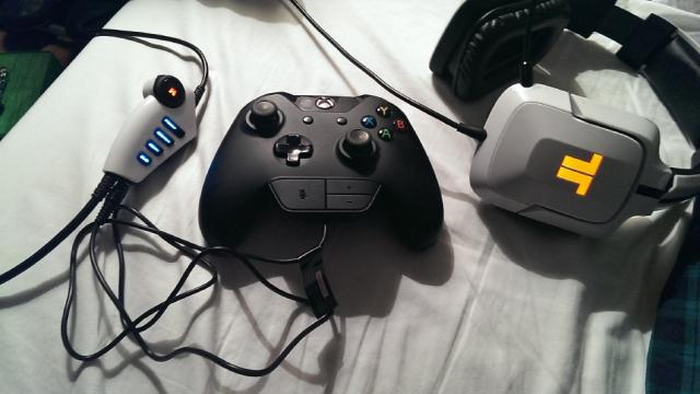 Modder Solders His Own Xbox One Headset Adaptor