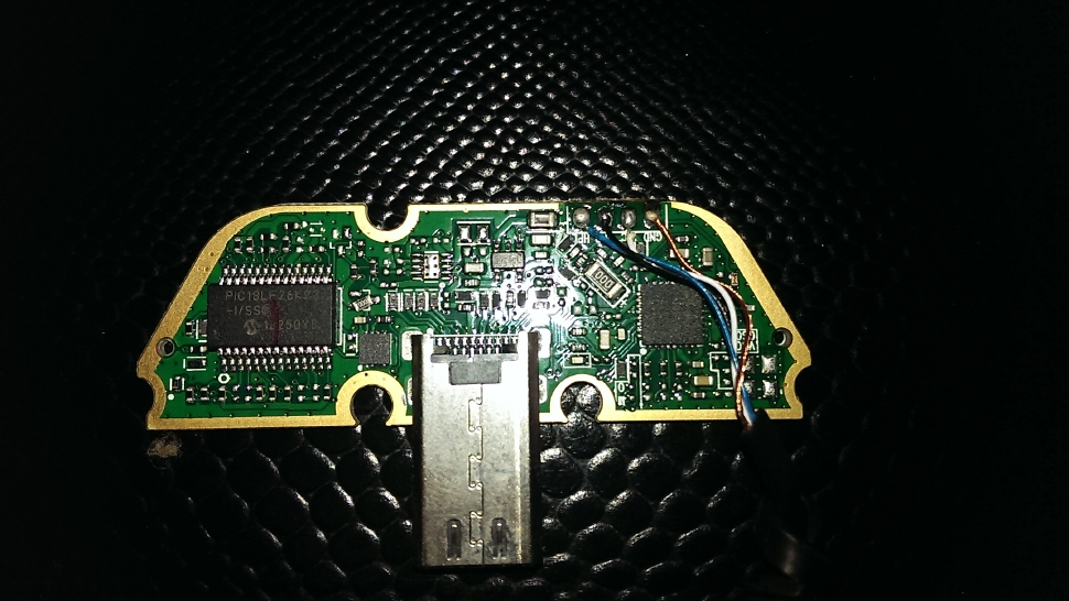 Modder Solders His Own Xbox One Headset Adaptor