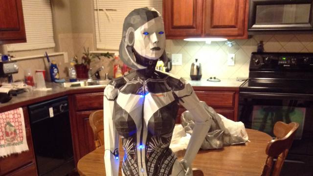 ​Mass Effect’s Sassiest AI Looks Great When She’s Made Out Of Paper