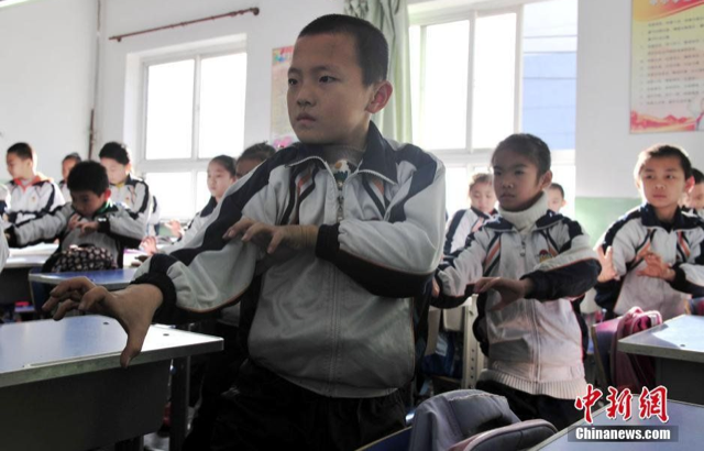 Chinese Kids Fighting Smog With Martial Arts
