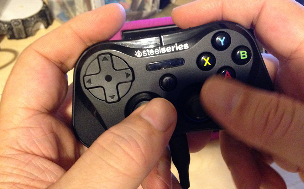 The First Official Wireless iOS Gamepad Is Small. Maybe Too Small.