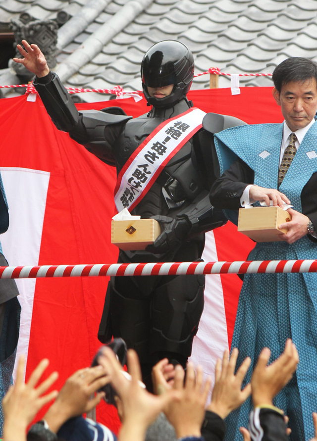 RoboCop Is Throwing Beans At People In Tokyo
