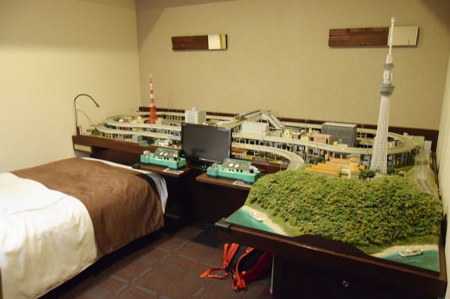 A Hotel Room Where Train Nerds Can Get Action. Train Action.
