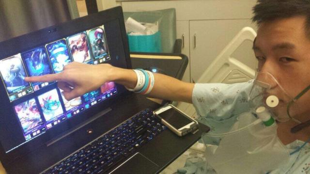 Collapsed Lung Can’t Stop Pro Gamer From Playing League Of Legends
