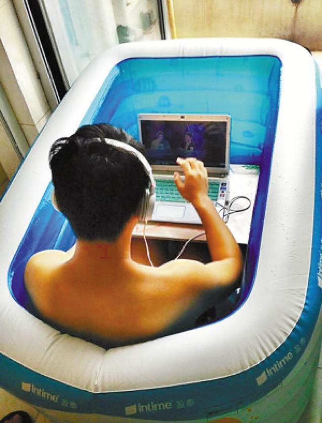 Every Dorm Room Should Come With An Inflatable Pool