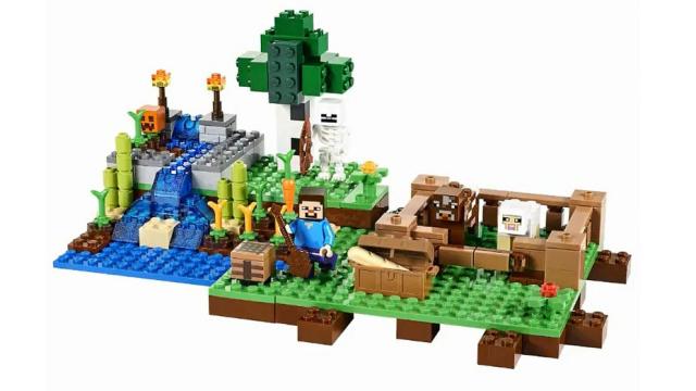New Minecraft LEGO Will Fit Your Minifigs