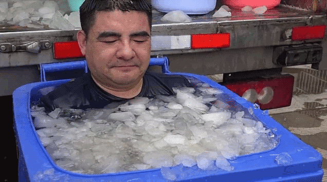 Chinese Billionaire Denies Faking An Ice Bucket Challenge