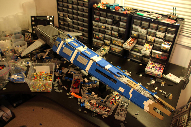EVE Online’s Hurricane Cruiser, Turned Into A LEGO Beast