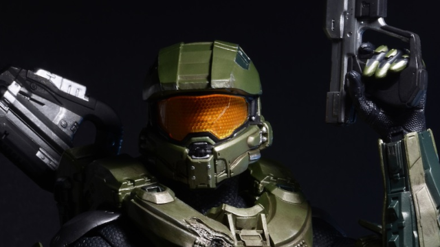 Deluxe 18-Inch Master Chief Action Figure
