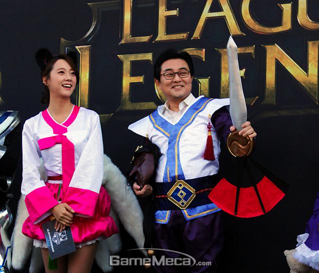 Cosplaying Politician Brings League Of Legends Of Life
