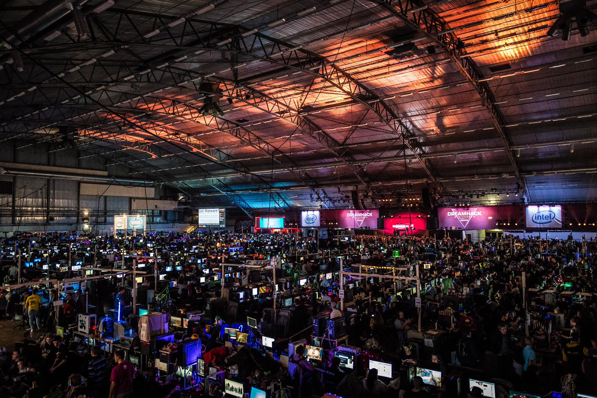 World’s Biggest LAN Party Had Over 22,000 Computers, Looked Awesome