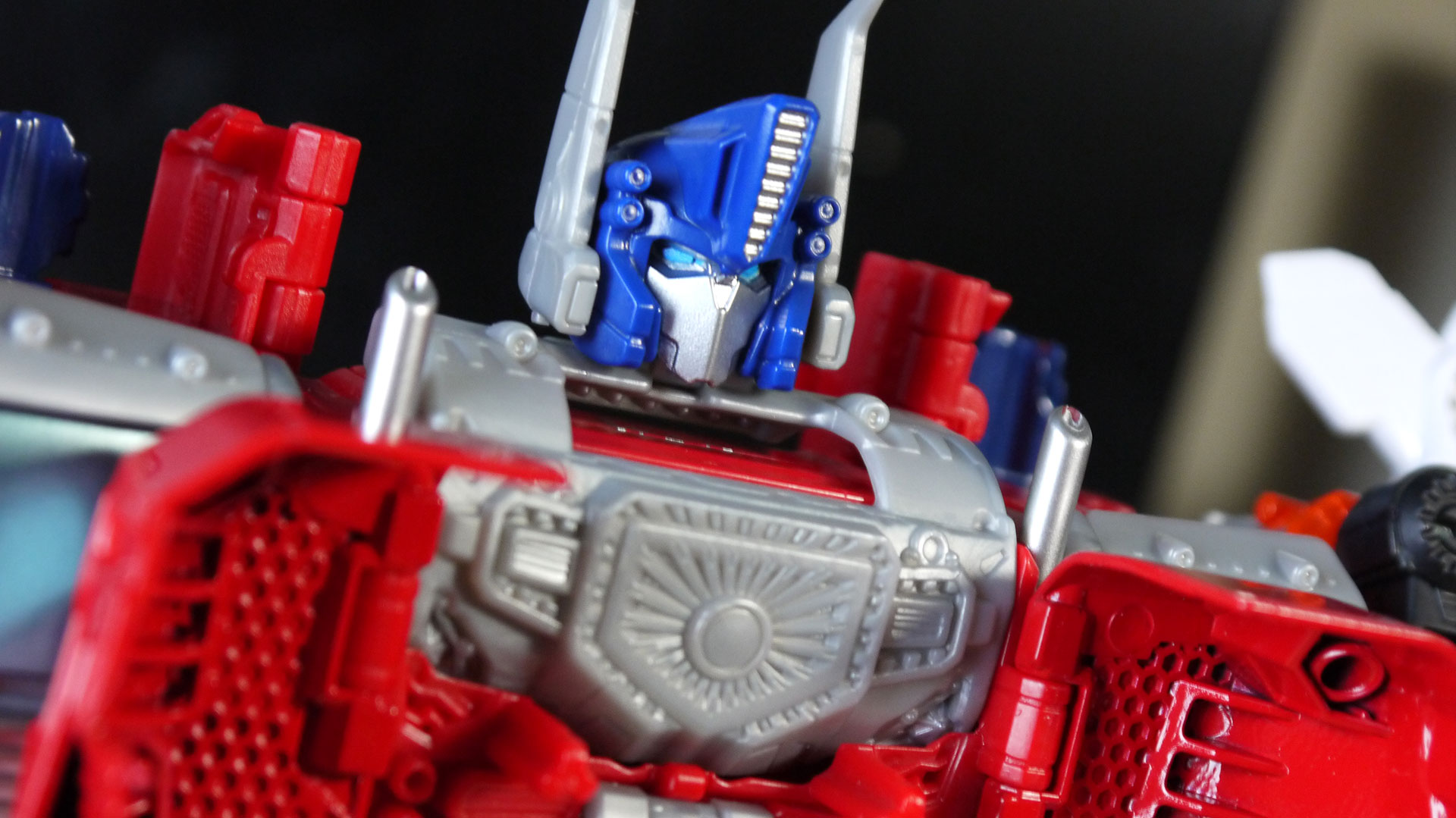 The Latest Transformers Line Combines Everything ’80s Kids Loved