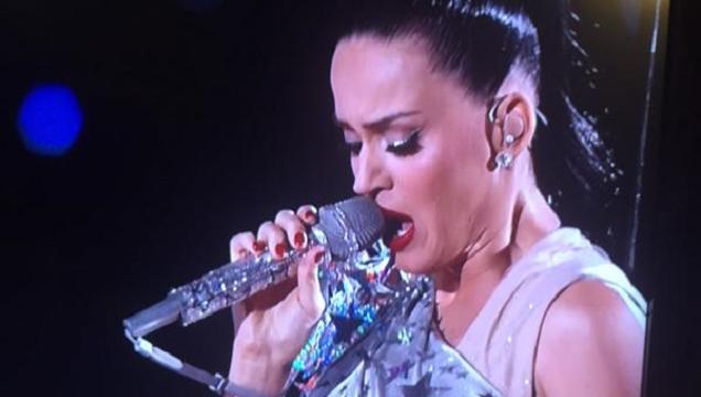 Katy Perry Wore A Wiimote Strap To The Super Bowl