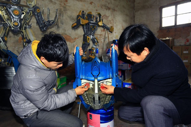 Father And Son Build Giant Transformers Out Of Used Car Parts