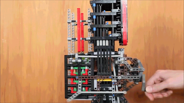 Mechanical LEGO Display Is Another Level Of Awesomeness