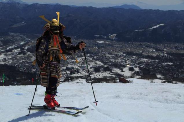 Skiing With Samurai Katana Looks Deadly