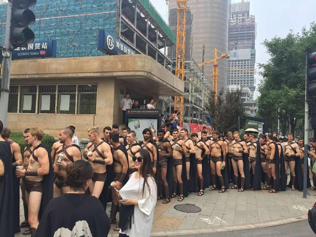 The Chinese Police Stop Spartans From 300