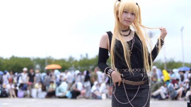 Cosplayer Forgets Something Very Important 