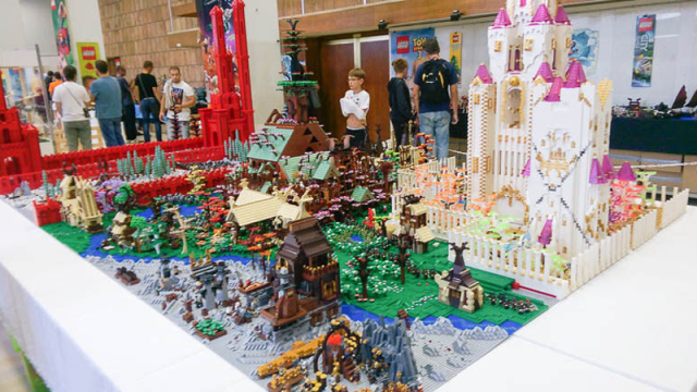 Elves March Into Battle In Huge Dungeons & Dragons LEGO Fan-Build