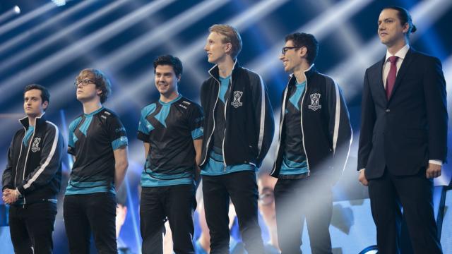Brand New League Of Legends Team Rides Easy Schedule Into Brick Wall