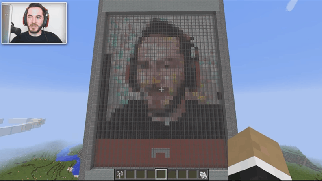 Mobile Phone Built In Minecraft Can Actually Make Video Calls
