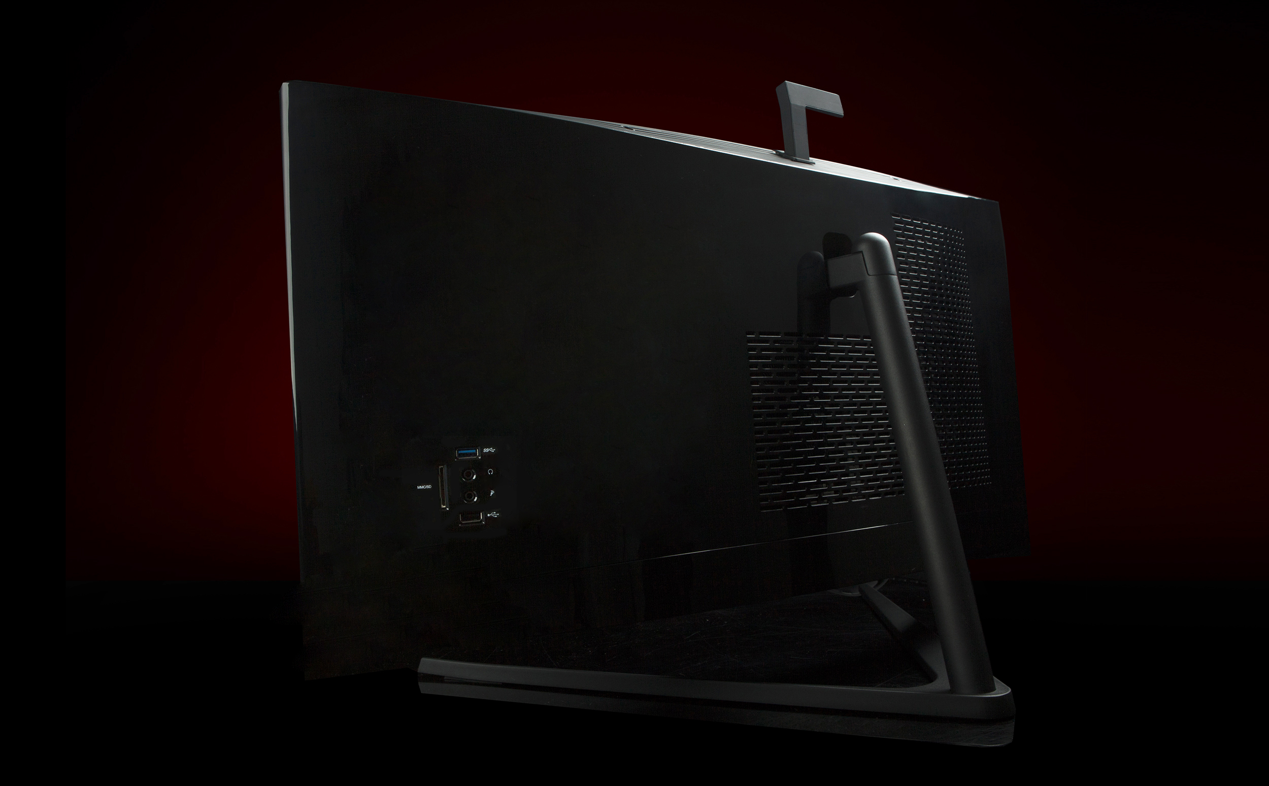 Suddenly An All-In-One Gaming PC Doesn’t Seem Like Such A Bad Idea