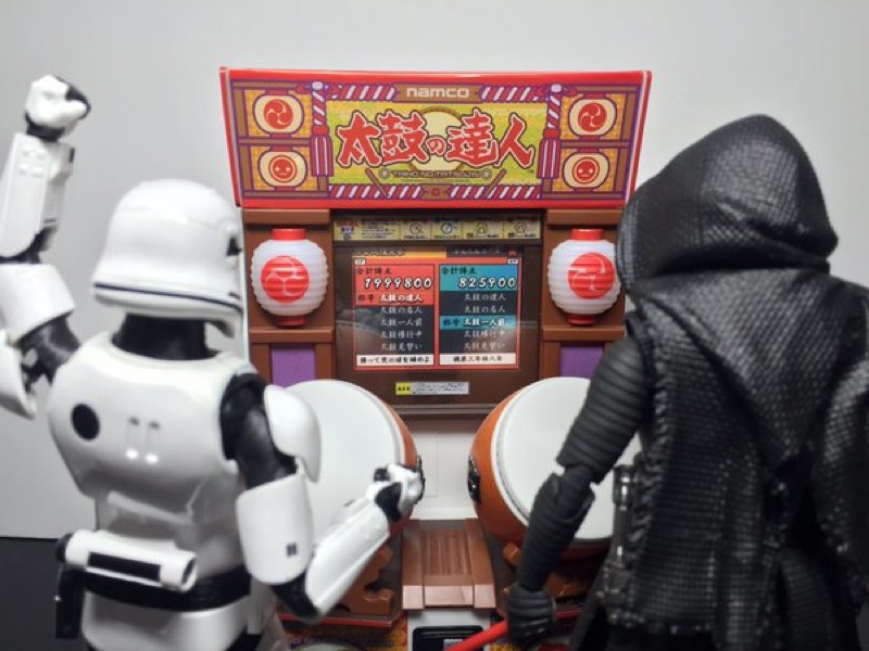 Kylo Ren Hates Losing At Arcade Games