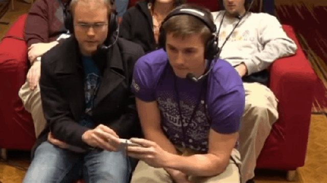 There’s A New World Record Featuring Two Guys With One Controller