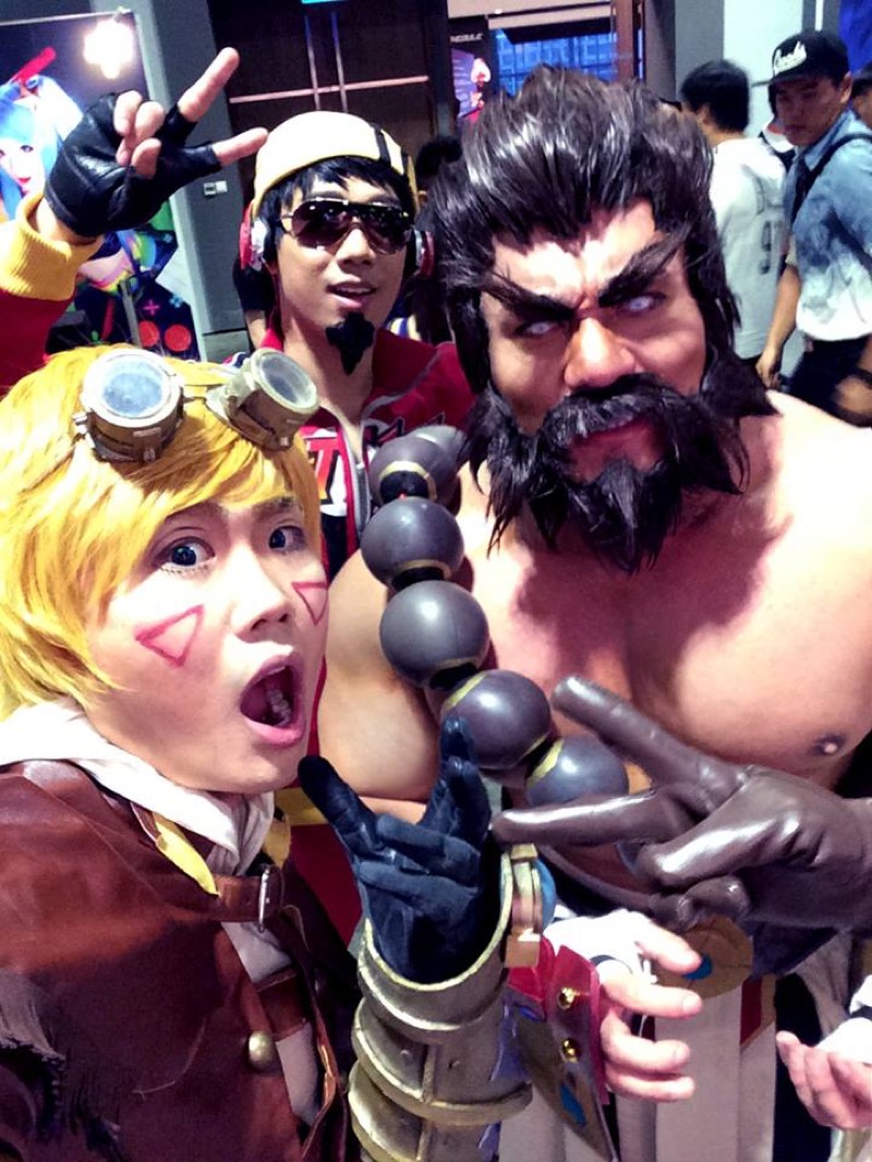 Enormous Muscles Sure Help With Cosplay 