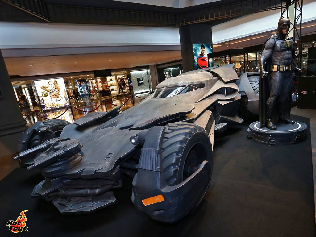 Toy Company Builds Life-Size Wonder Woman, Batmobile