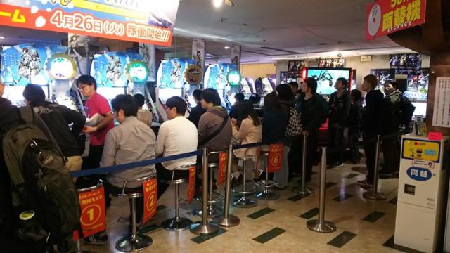 It’s 2016 And Japanese People Are Lining Up For An Arcade Game