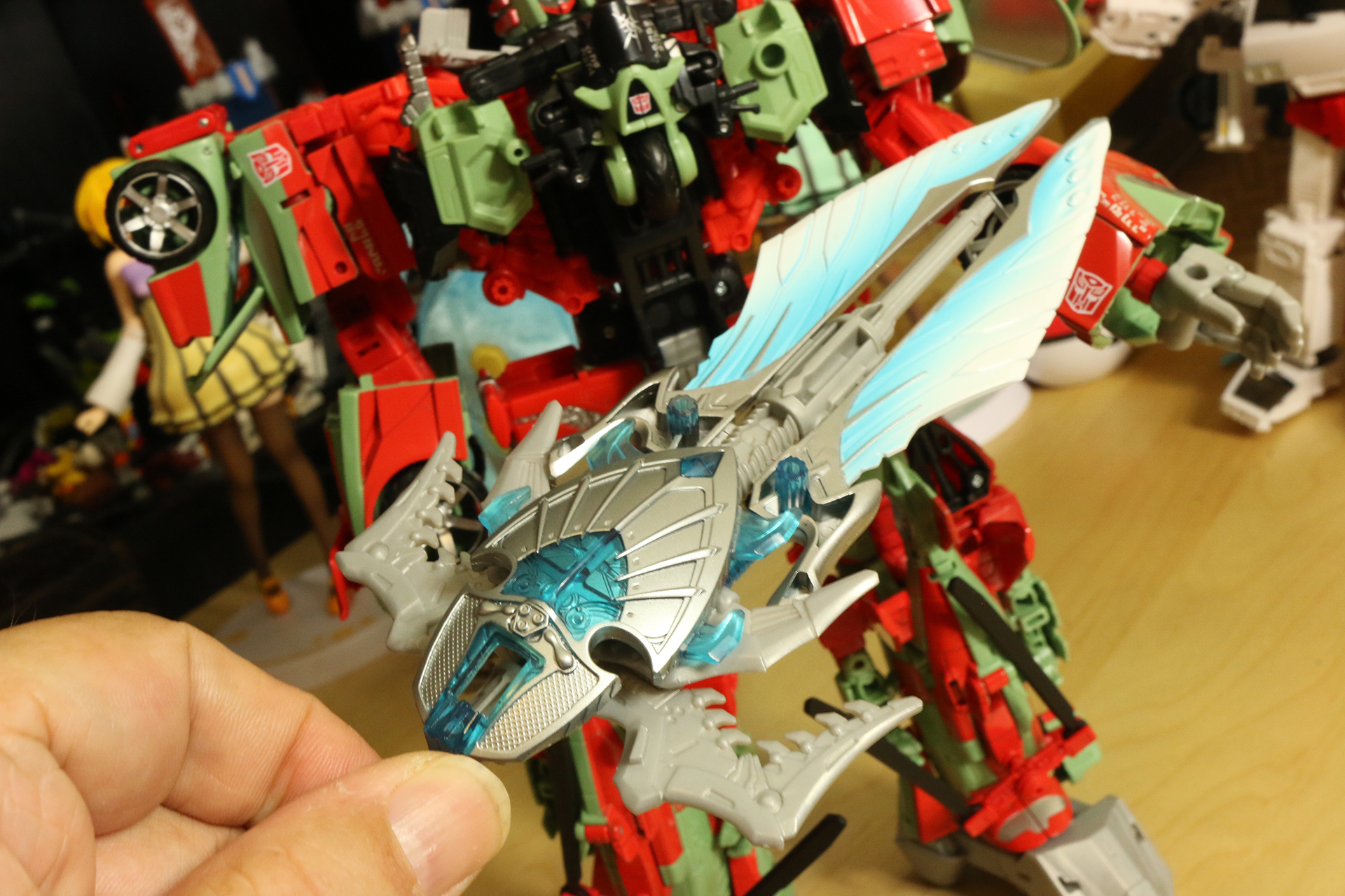 Toy Time Plays With Victorion, Transformers’ First Female Combiner