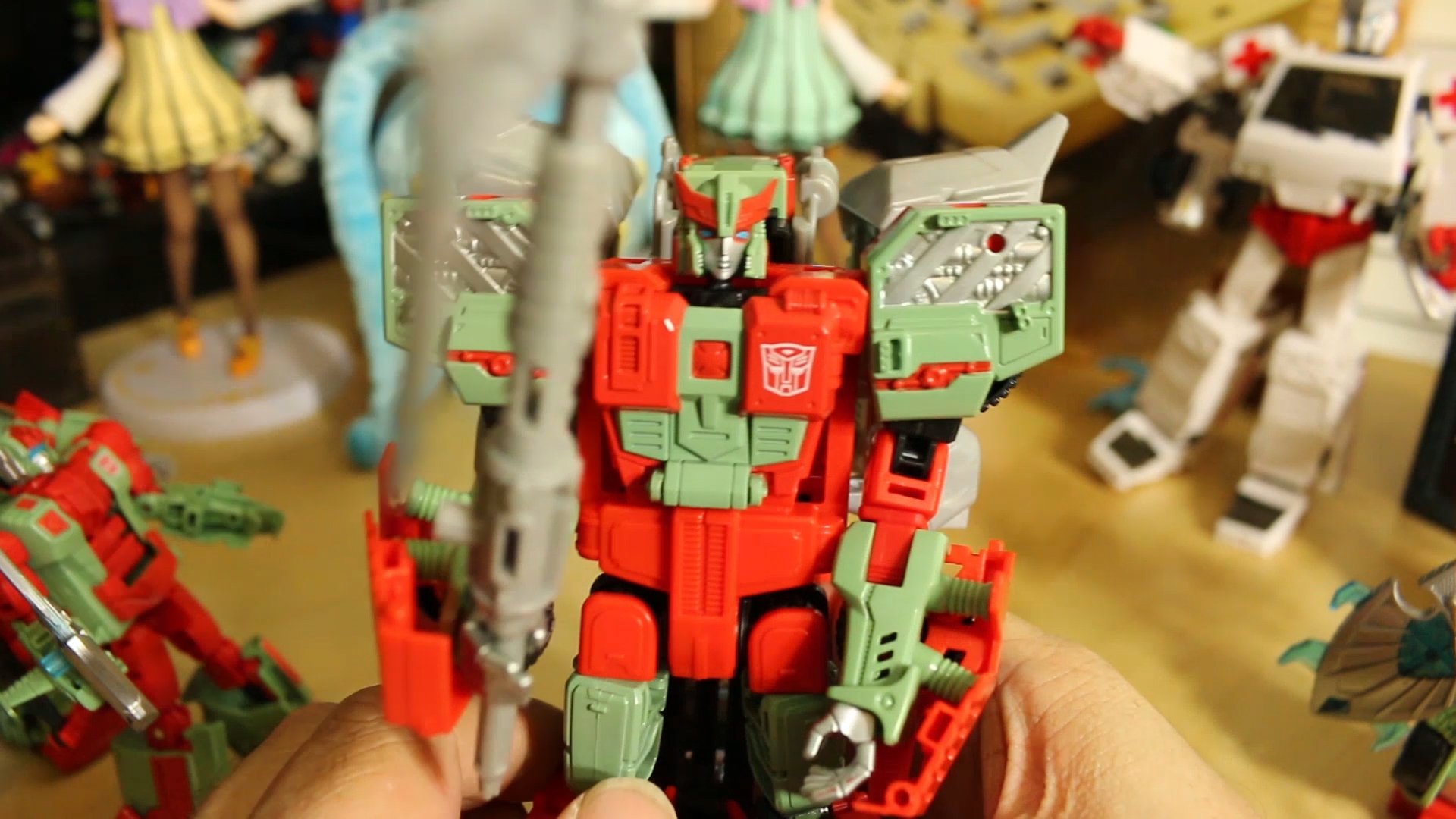 Toy Time Plays With Victorion, Transformers’ First Female Combiner