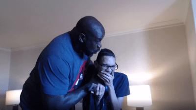 Shaq Shows Up On Twitch, Kisses Pro Players
