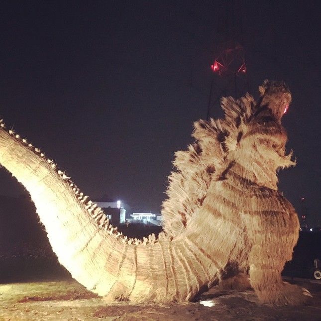 An Enormous Godzilla Made Of Straw Appears In Japan 
