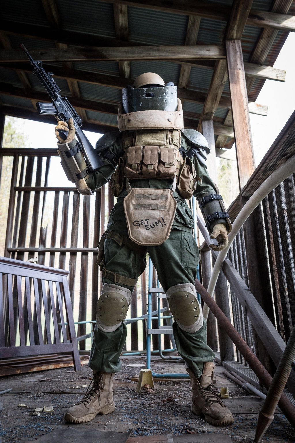 Some Big-Arse Call Of Duty Cosplay
