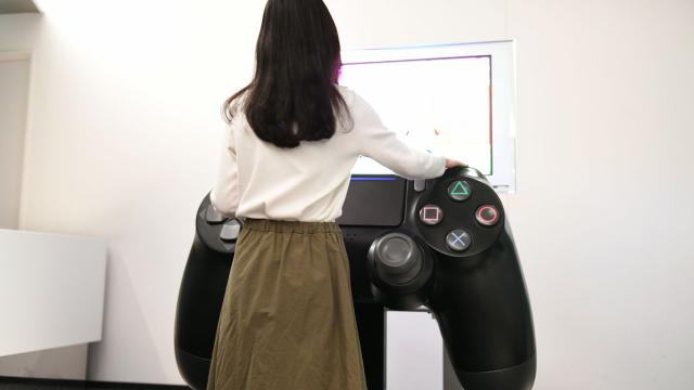 This Might Be The Biggest PlayStation 4 Controller In The World 