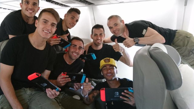 Apparently Barcelona’s Soccer Team Loves To Play Mario Kart 8 On The Switch