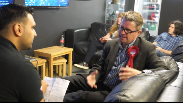 UK Politician Visits Gaming Store, Discusses Esports While Customers Play Tekken