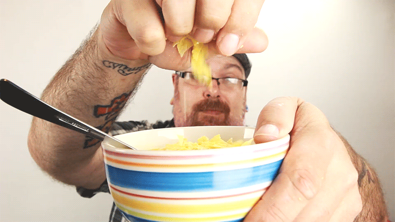Snacktaku Eats Ramen-Flavored Pringles