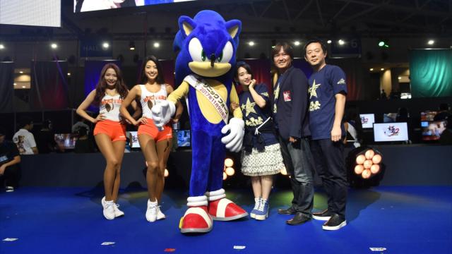 Sonic The Hedgehog Is Teaming Up With Hooters (Yes, Hooters)