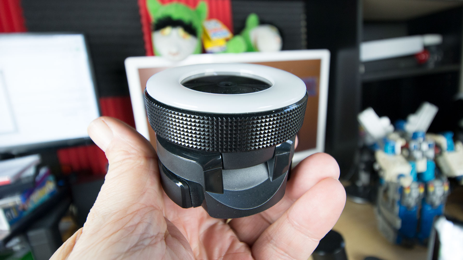 Razer’s Brilliant New Webcam Has A Built-In Ring Light