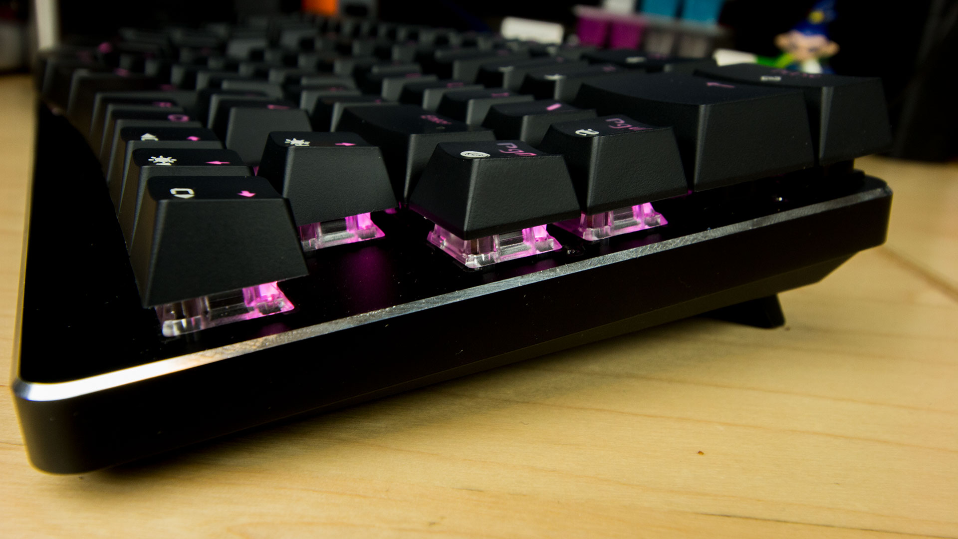 X-Bows Ergonomic Keyboard Review: Strange Shape, Great Typing