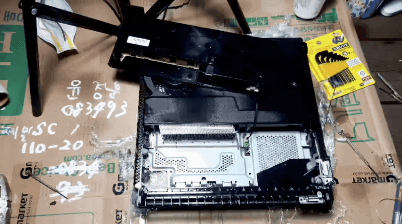 Man Livestreams His Roach-Infested PlayStation 4